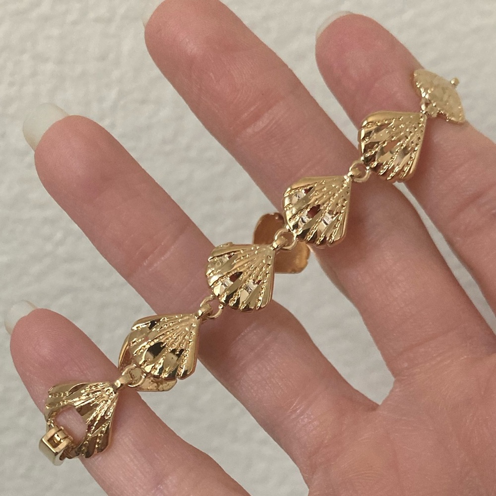 New Vanessa Mooney THE ATLAS SHELL BRACELET shell beach bracelet chain gold
